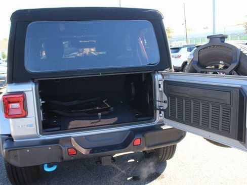 Used 2021 Jeep Wrangler Unlimited Sahara w/ Dual Top Group image 26