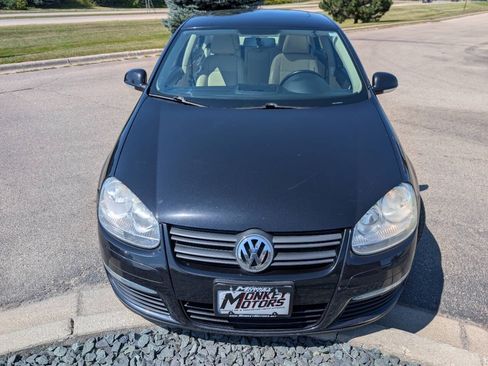 Used 2010 Volkswagen Jetta Wolfsburg Edition FWD image 4