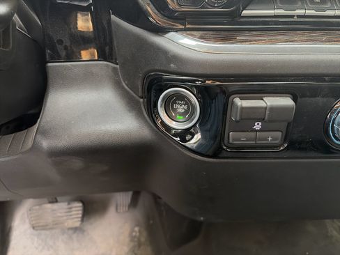 Used 2024 GMC Sierra 3500 SLE w/ SLE Convenience Package AWD/4WD image 18