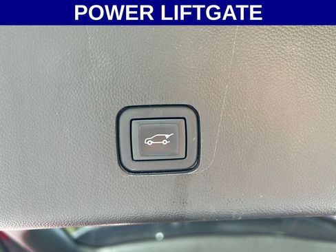 Used 2020 Chevrolet Traverse LT w/ LT Premium Package FWD image 17