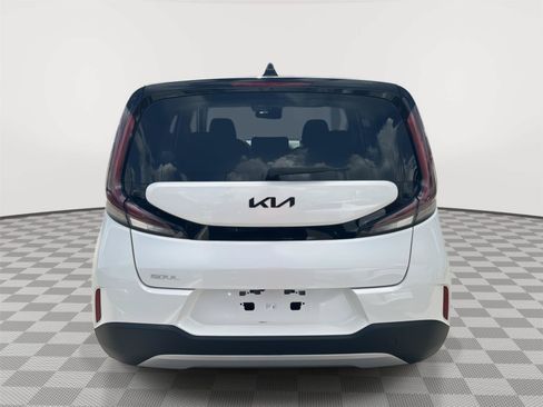 Used 2025 Kia Soul LX w/ LX Technology Package FWD image 6