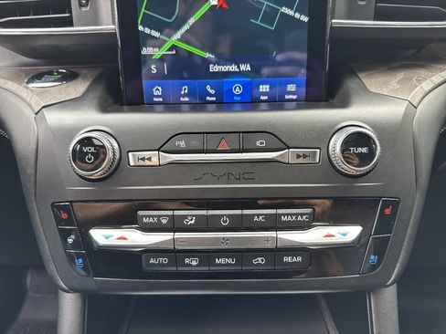 Used 2020 Ford Explorer Platinum w/ Premium Technology Package AWD/4WD image 45