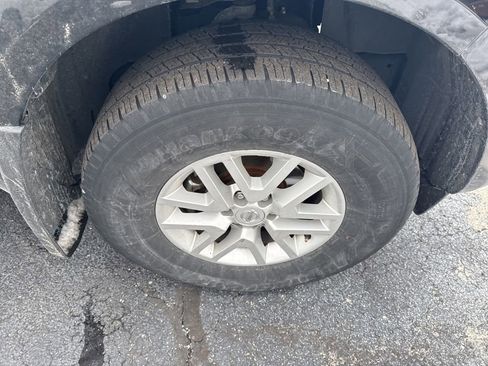 Used 2021 Nissan Frontier SV image 14