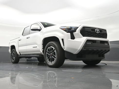 Used 2024 Toyota Tacoma TRD Sport RWD image 30