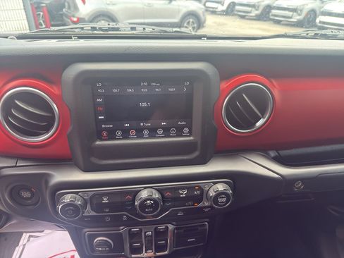 Used 2020 Jeep Gladiator Rubicon AWD/4WD image 15