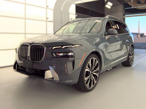 Used 2024 BMW X7 xDrive40i AWD/4WD image 2