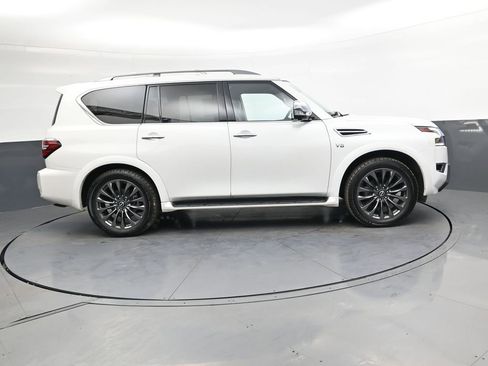 Used 2022 Nissan Armada Platinum w/ Captain's Chairs Package RWD image 3