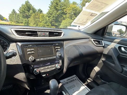 Used 2015 Nissan Rogue SV w/ SV Family Package AWD/4WD image 23