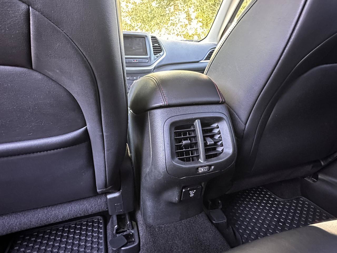 Used 2014 Jeep Cherokee Trailhawk w/ Comfort/Convenience Group AWD/4WD image 33