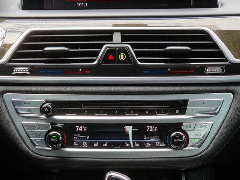 Used 2019 BMW 750i xDrive w/ Executive Package image 39