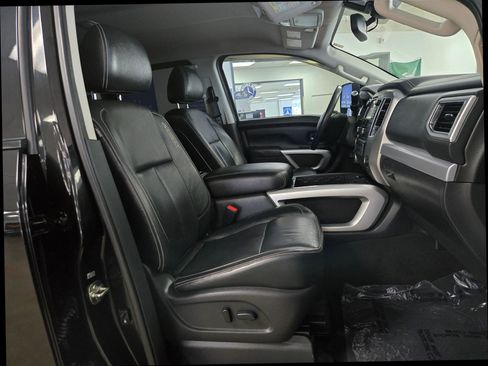 Used 2016 Nissan Titan PRO-4X w/ Pro-4x Convenience Package AWD/4WD image 24