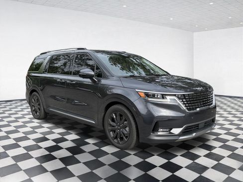 Used 2023 Kia Carnival SX Prestige FWD image 3