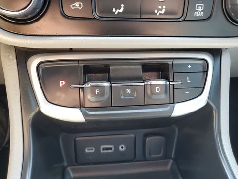 Used 2024 GMC Terrain SLE image 18