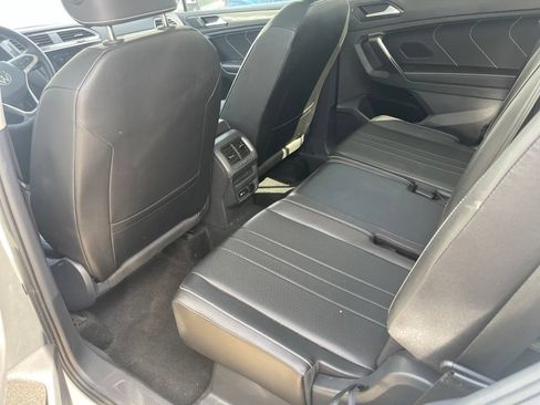 Used 2024 Volkswagen Tiguan SE w/ Panoramic Sunroof Package FWD image 7