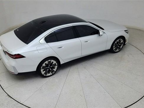 Used 2025 BMW 540i xDrive image 86
