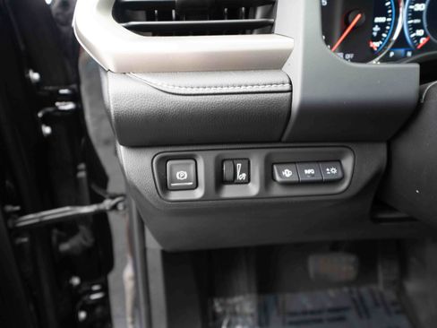 Used 2023 GMC Acadia Denali w/ Denali Ultimate Package AWD/4WD image 11