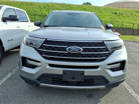 Used 2020 Ford Explorer XLT w/ Equipment Group 202A AWD/4WD image 11