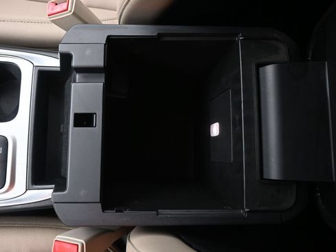 Used 2020 Ford Explorer XLT w/ Equipment Group 202A RWD image 19