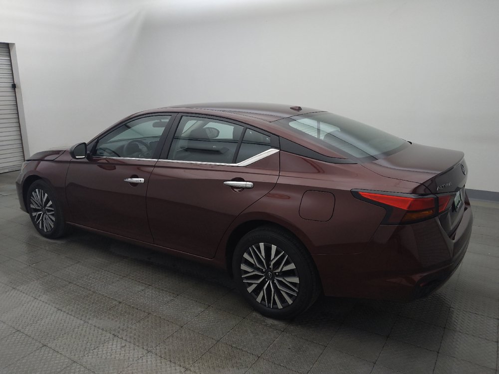 Used 2025 Nissan Altima 2.5 SV AWD/4WD image 3