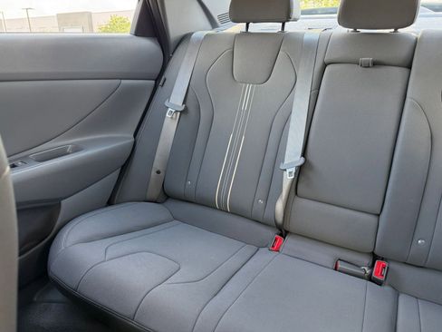 Used 2025 Hyundai Elantra SEL image 41