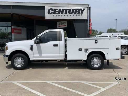 Used 2018 Ford F250 XL w/ Power Equipment Group RWD image 4