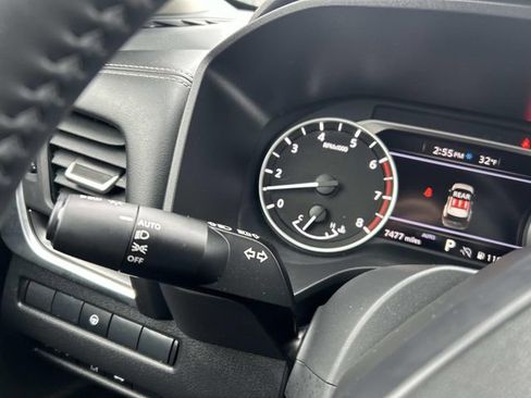 Used 2025 Nissan Rogue SV image 25