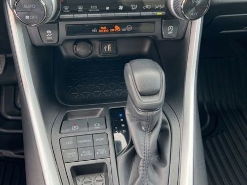 Used 2025 Toyota RAV4 XLE AWD/4WD image 24