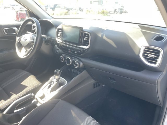 Used 2025 Hyundai Venue SEL FWD image 28