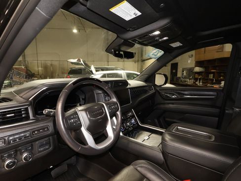 Certified 2023 GMC Yukon XL Denali w/ Advanced Technology Package AWD/4WD image 9