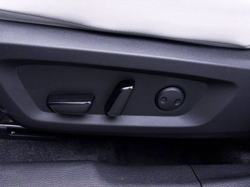 New 2026 Mitsubishi Outlander SE image 11