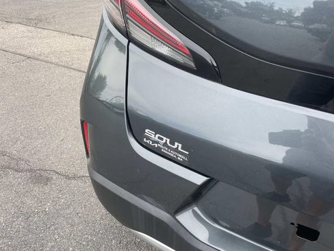 Used 2025 Kia Soul LX FWD image 5