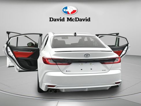 Used 2025 Toyota Camry XLE image 39
