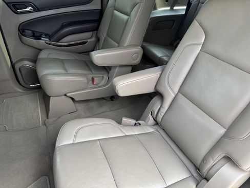 Used 2020 Chevrolet Suburban LT RWD image 32