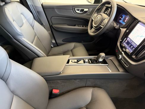Certified 2025 Volvo XC60 B5 Core AWD/4WD image 21