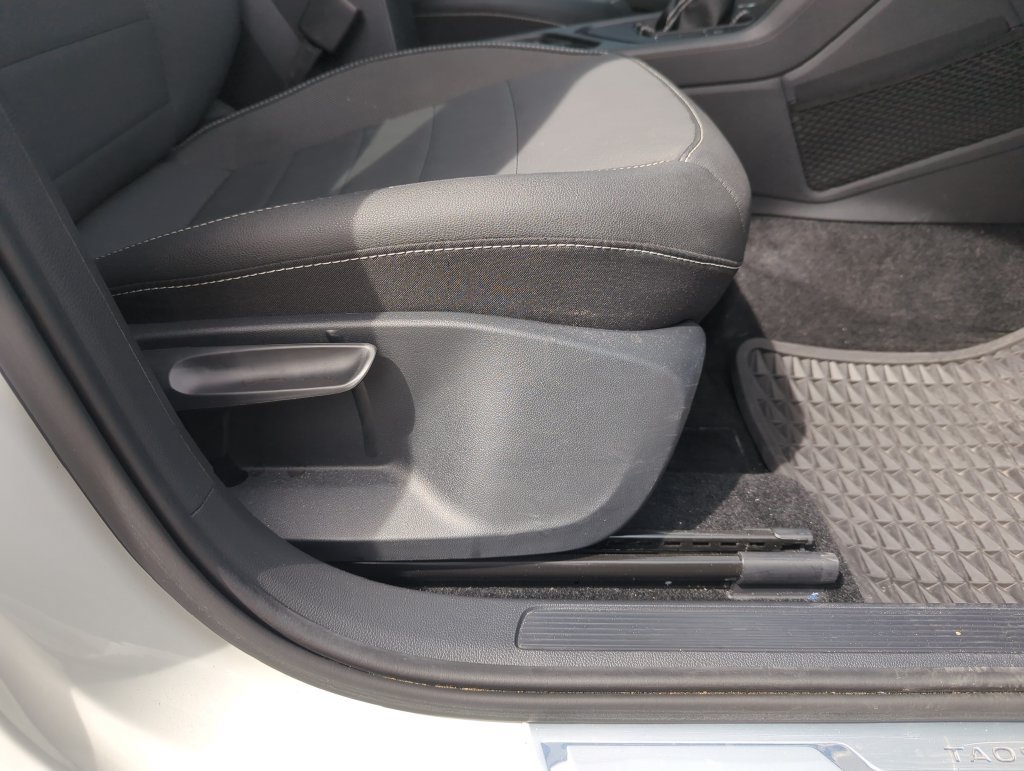 Used 2023 Volkswagen Taos SE w/ Panoramic Sunroof Package FWD image 38