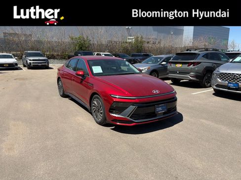 Certified 2025 Hyundai Sonata SEL FWD image 1
