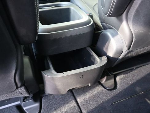 Used 2026 Chrysler Pacifica Select FWD image 41