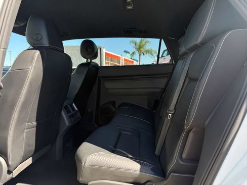 Used 2022 Volkswagen Atlas Cross Sport SE AWD/4WD image 24