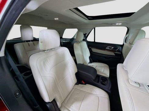 Used 2018 Ford Explorer Platinum image 31
