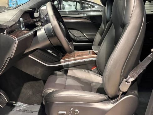 Used 2025 Tesla Model X image 18