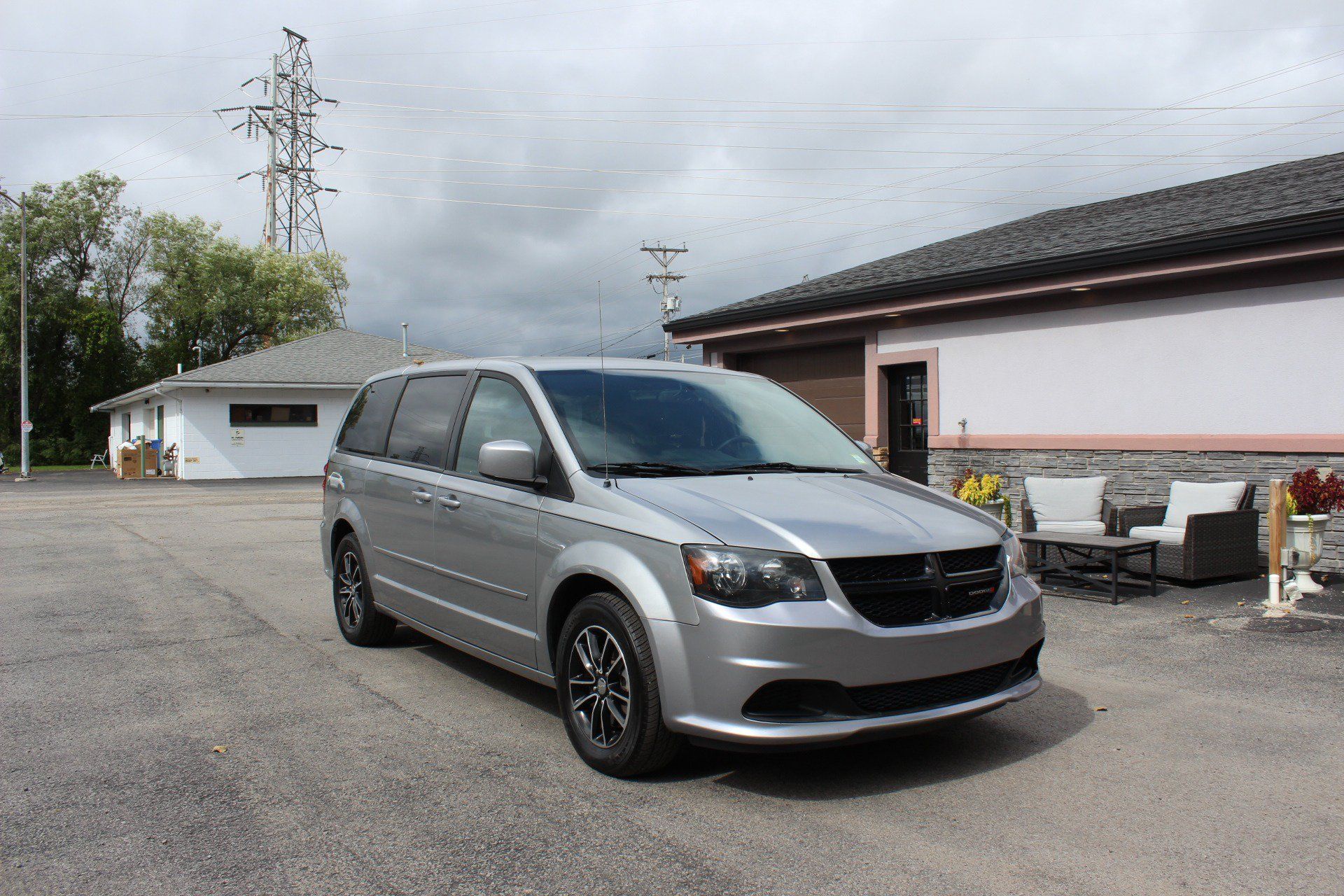 Used 2017 Dodge Grand Caravan SE FWD image 1