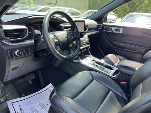 Used 2020 Ford Explorer XLT w/ Equipment Group 202A image 12