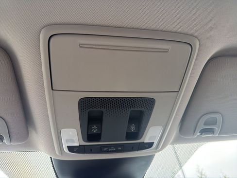 Used 2025 Honda Pilot Touring image 19