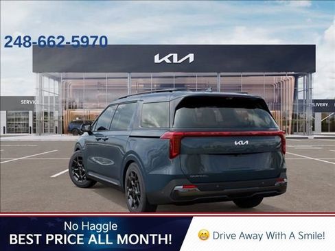 Used 2025 Kia Carnival SX Prestige image 4