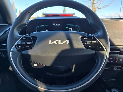 Used 2023 Kia Niro EX image 15