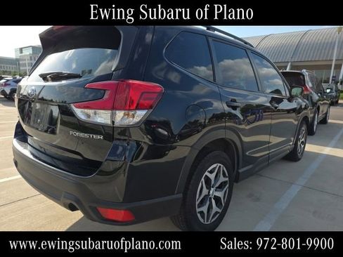 Used 2023 Subaru Forester Premium AWD/4WD image 2