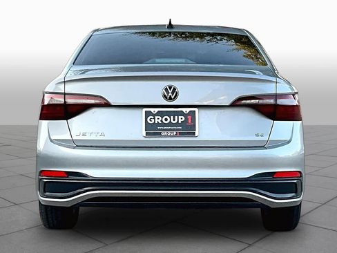 Used 2023 Volkswagen Jetta SE w/ Panoramic Sunroof Package FWD image 5