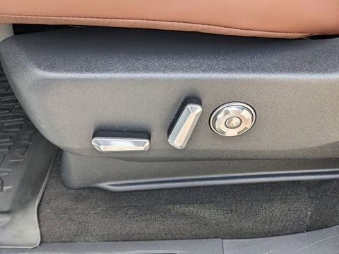 Used 2025 Lincoln Navigator Reserve image 25