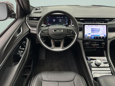 Used 2023 Jeep Grand Cherokee Overland AWD/4WD image 12