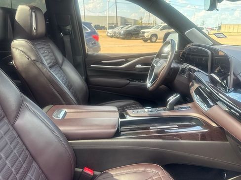 Used 2023 Cadillac Escalade ESV Premium Luxury Platinum AWD/4WD image 32